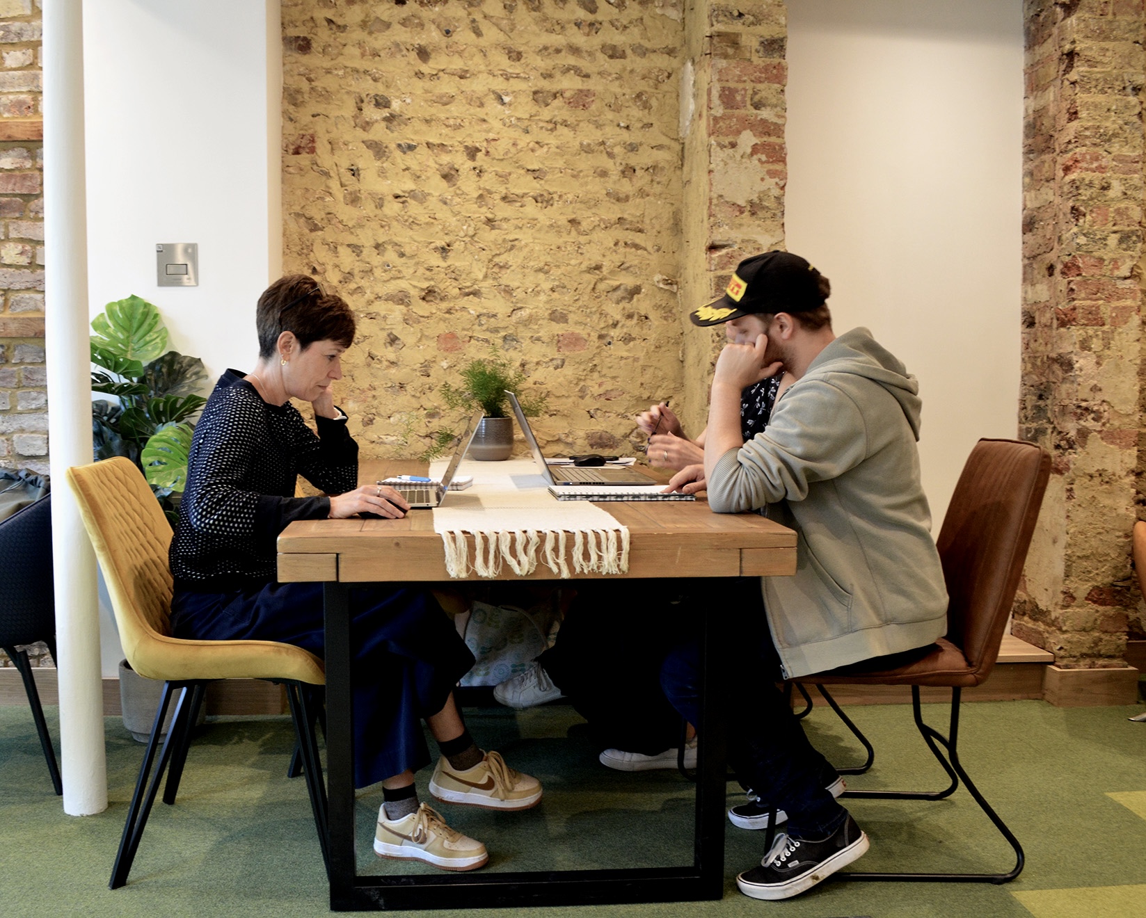 Flexible Hot Desk HurstWorks